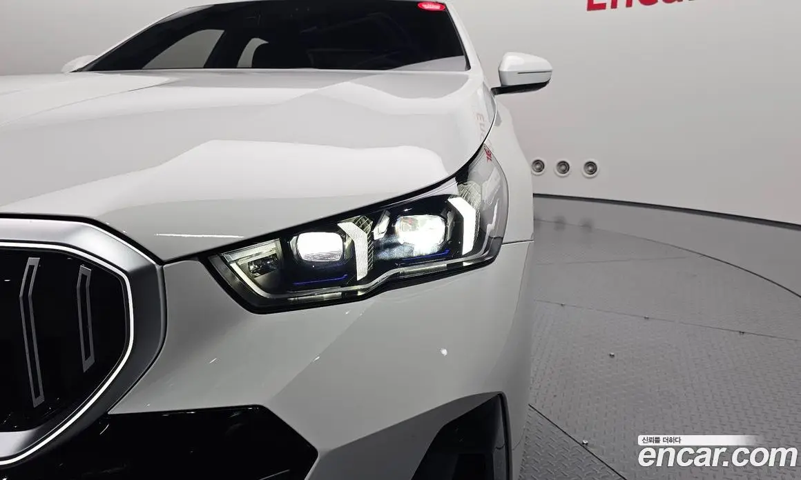 BMW 5 серия 2025 2.0 автомат (гидро), фото 8