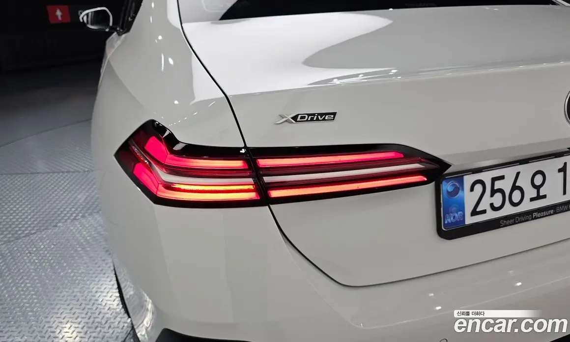 BMW 5 серия 2025 2.0 автомат (гидро), фото 9