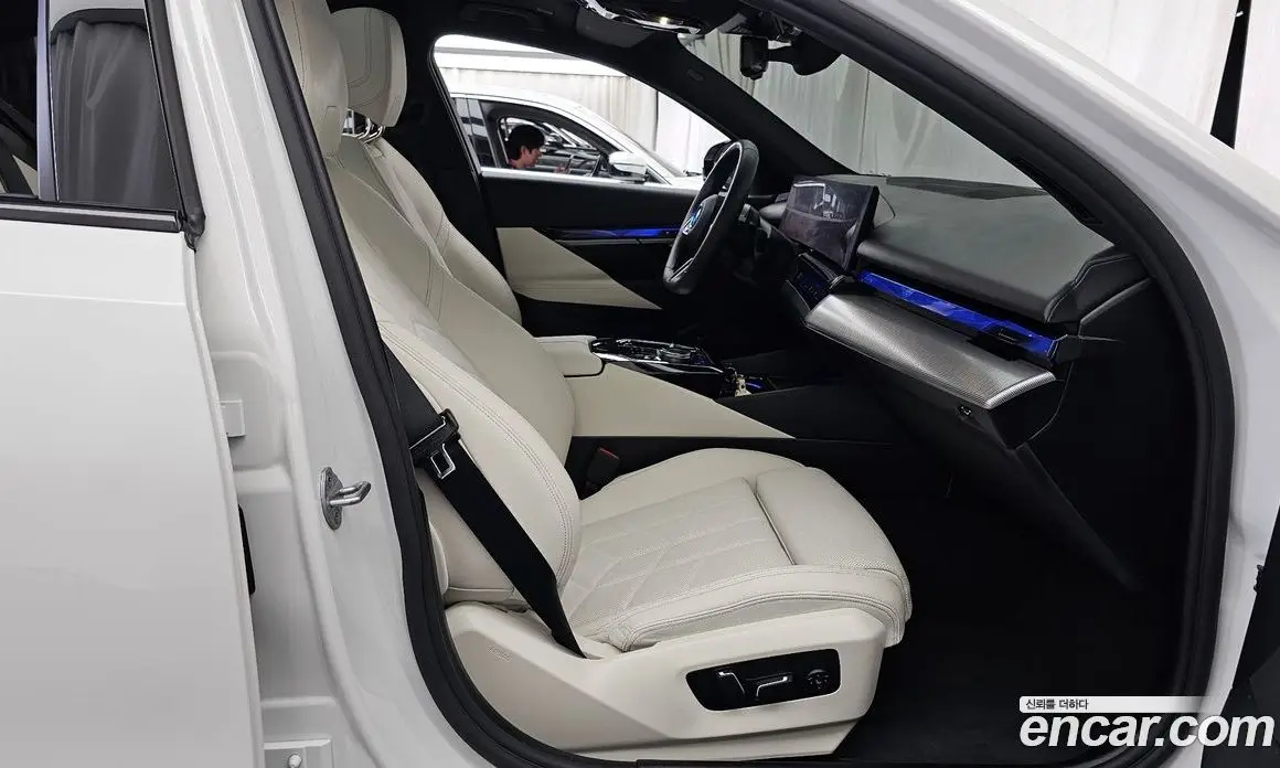 BMW 5 серия 2025 2.0 автомат (гидро), фото 17
