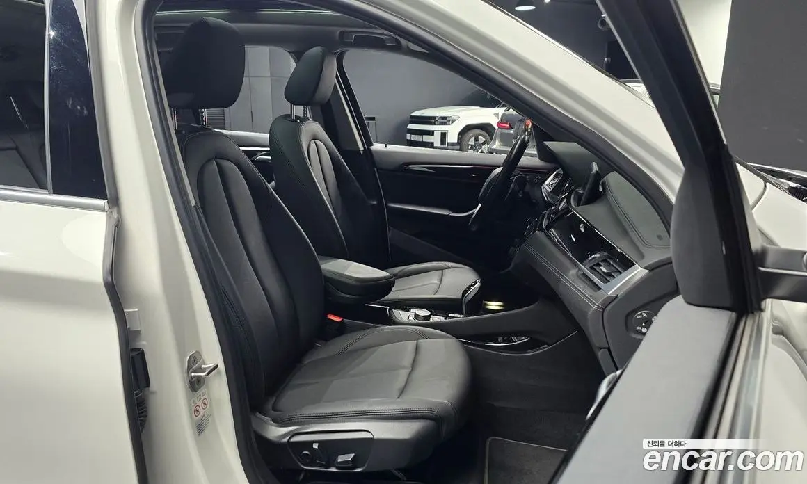 BMW X1 2022 2.0 автомат (гидро), фото 13