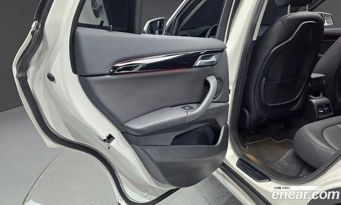 BMW X1 2022 2.0 автомат (гидро), фото 15
