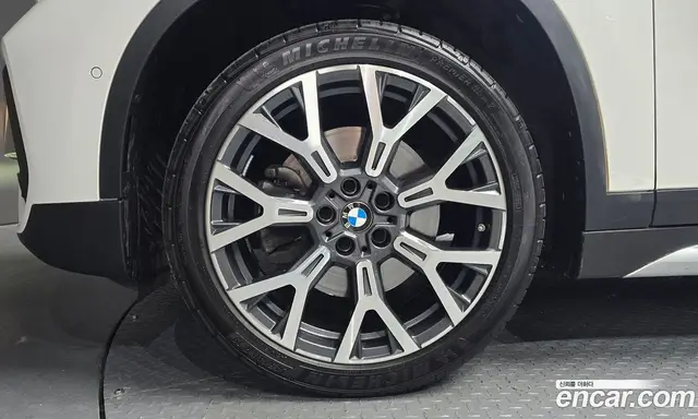 BMW X1 2022 2.0 автомат (гидро), миниатюра 5