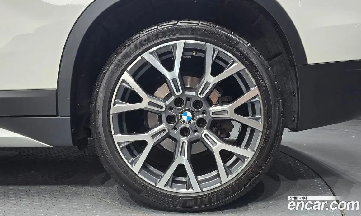 BMW X1 2022 2.0 автомат (гидро), фото 7