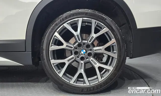 BMW X1 2022 2.0 автомат (гидро), миниатюра 7