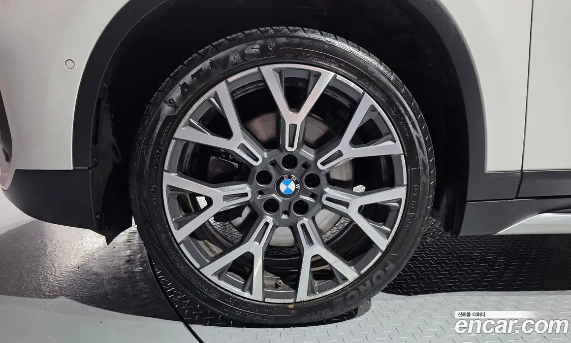 BMW X1 2022 2.0 автомат (гидро), фото 5