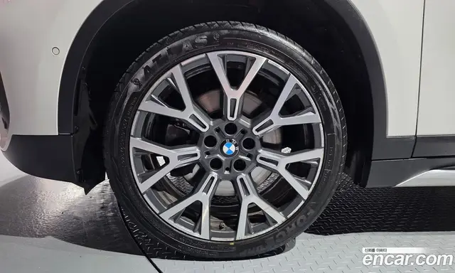 BMW X1 2022 2.0 автомат (гидро), миниатюра 5