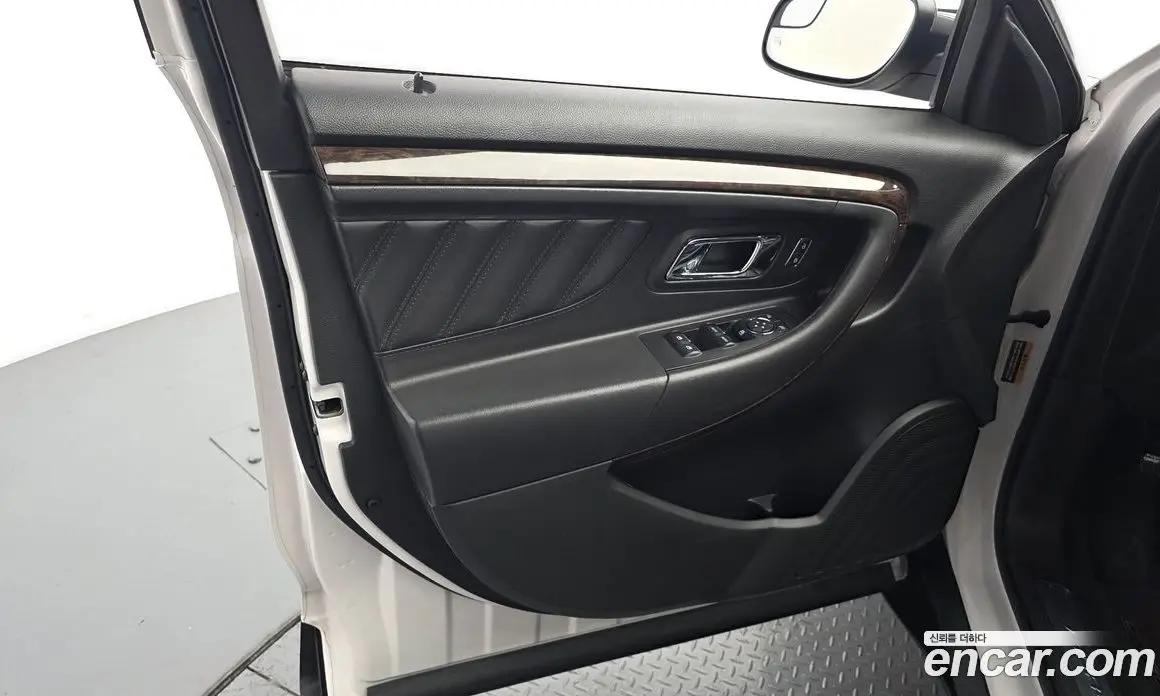 Ford Taurus 2017 2.0 автомат (гидро), фото 14
