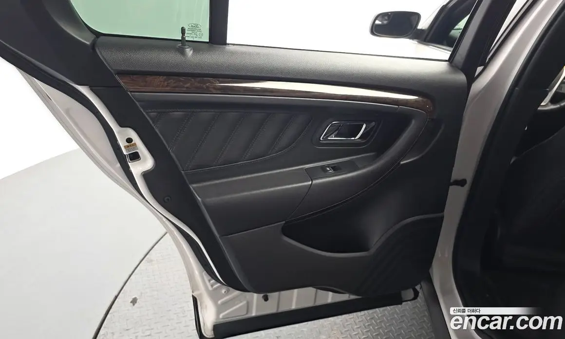 Ford Taurus 2017 2.0 автомат (гидро), фото 15