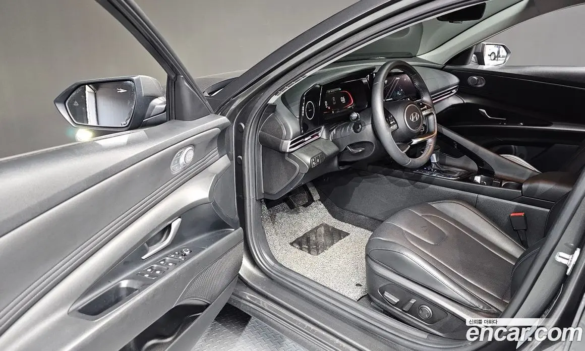 Hyundai Avante 2023 1.6 автомат (гидро), фото 13