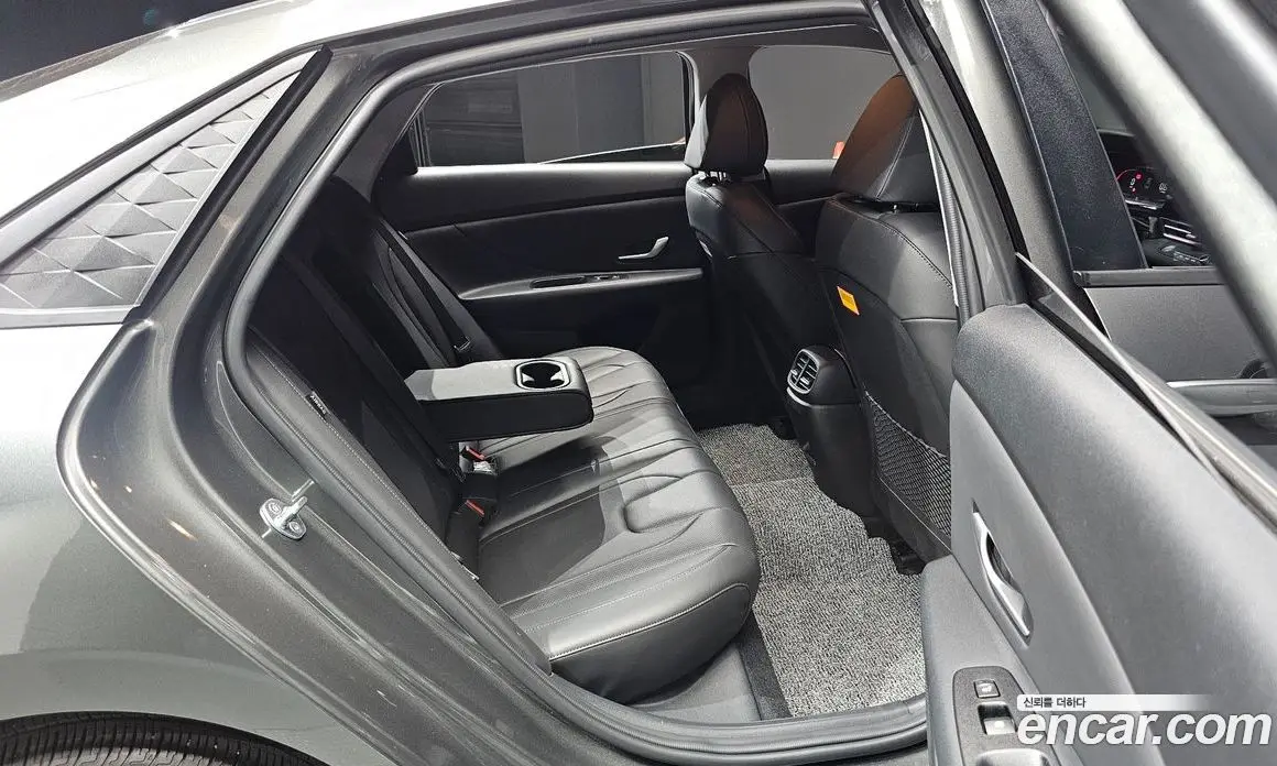 Hyundai Avante 2023 1.6 автомат (гидро), фото 17