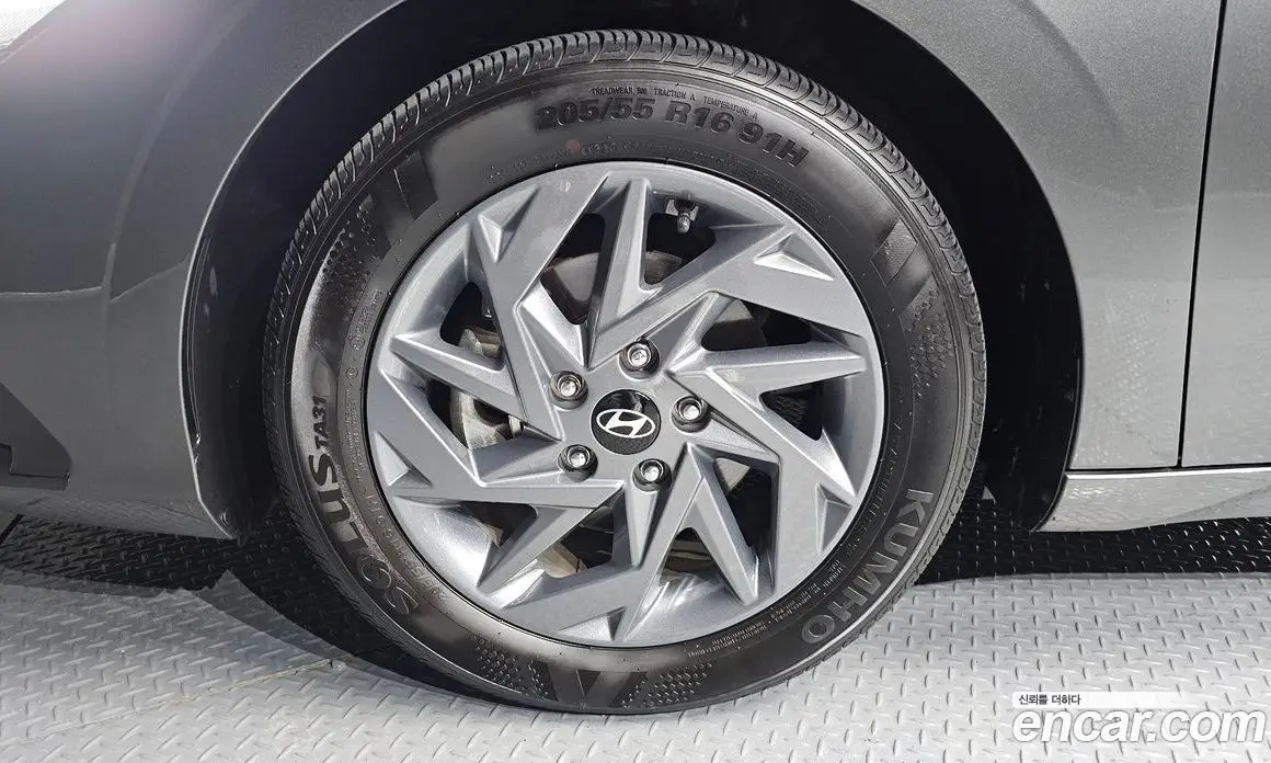 Hyundai Avante 2023 1.6 автомат (гидро), фото 5