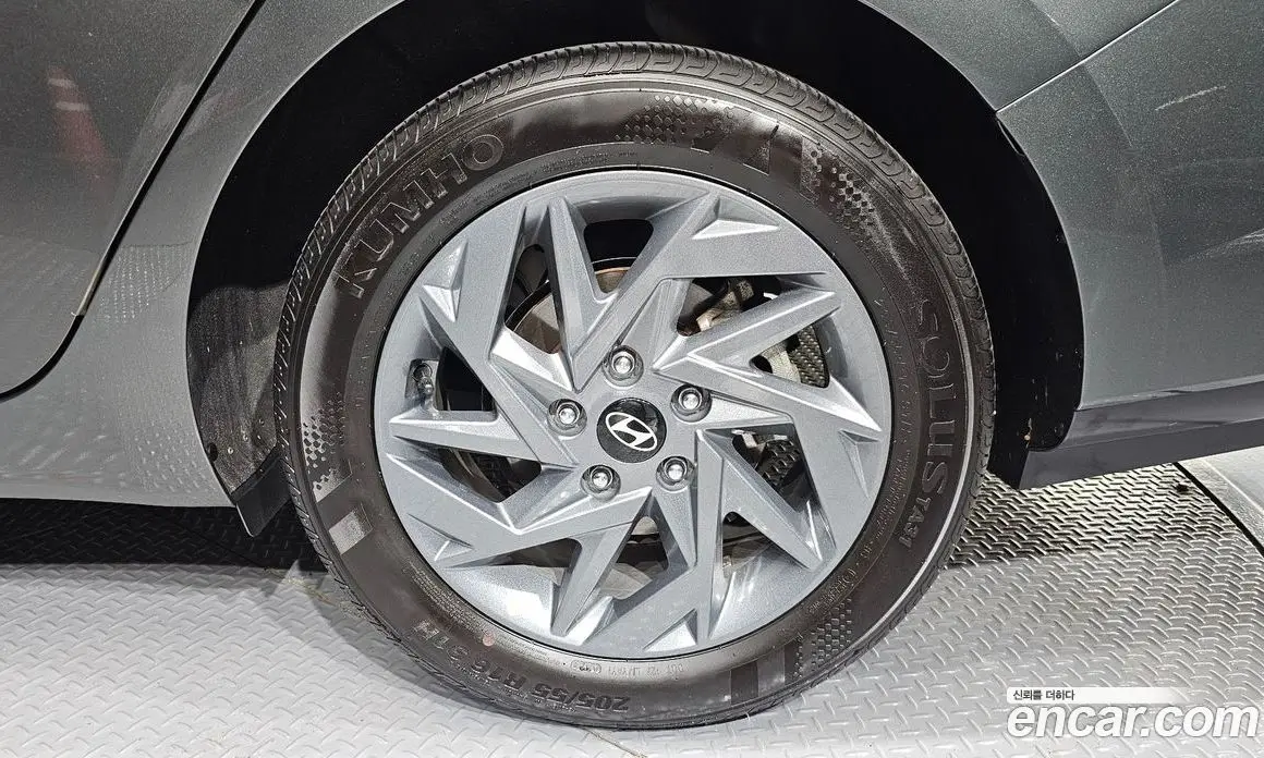 Hyundai Avante 2023 1.6 автомат (гидро), фото 7