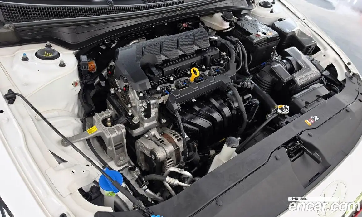 Hyundai Avante 2024 1.6 автомат (гидро), фото 5