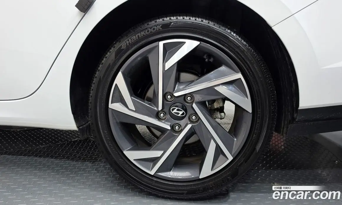 Hyundai Avante 2024 1.6 автомат (гидро), фото 6
