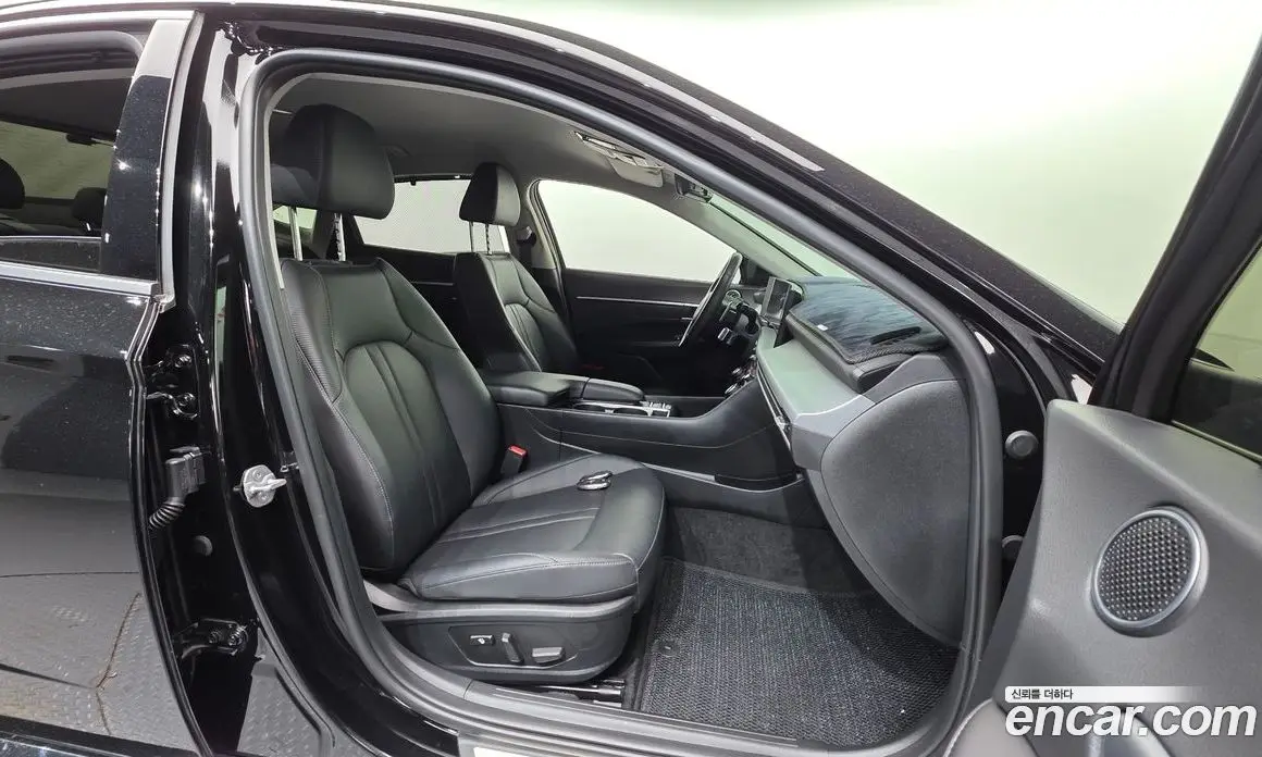Hyundai Sonata 2024 2.0 автомат (гидро), фото 13