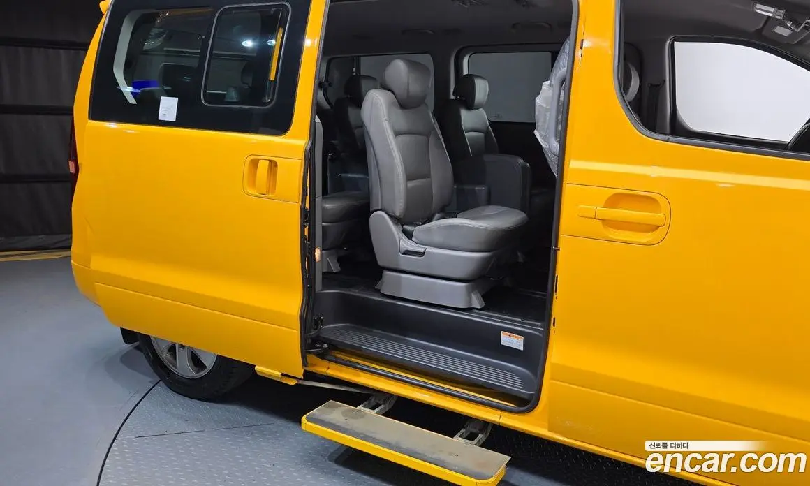 Hyundai Starex 2018 2.4 автомат (гидро), фото 11