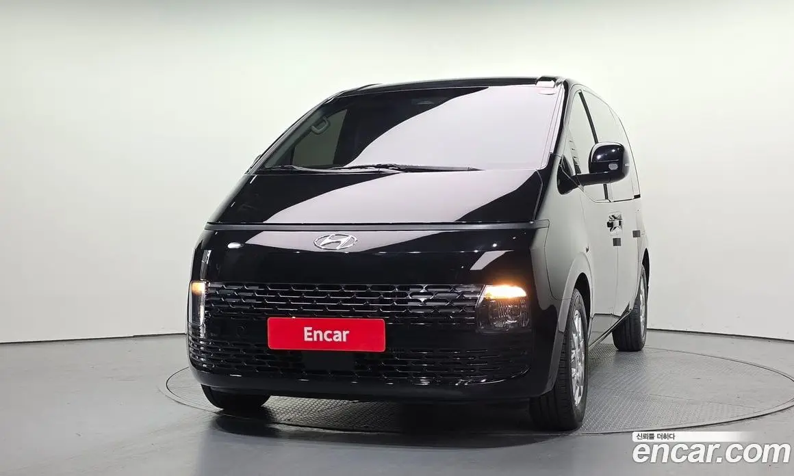 Hyundai Staria 2023 2.2 автомат (гидро), фото 3