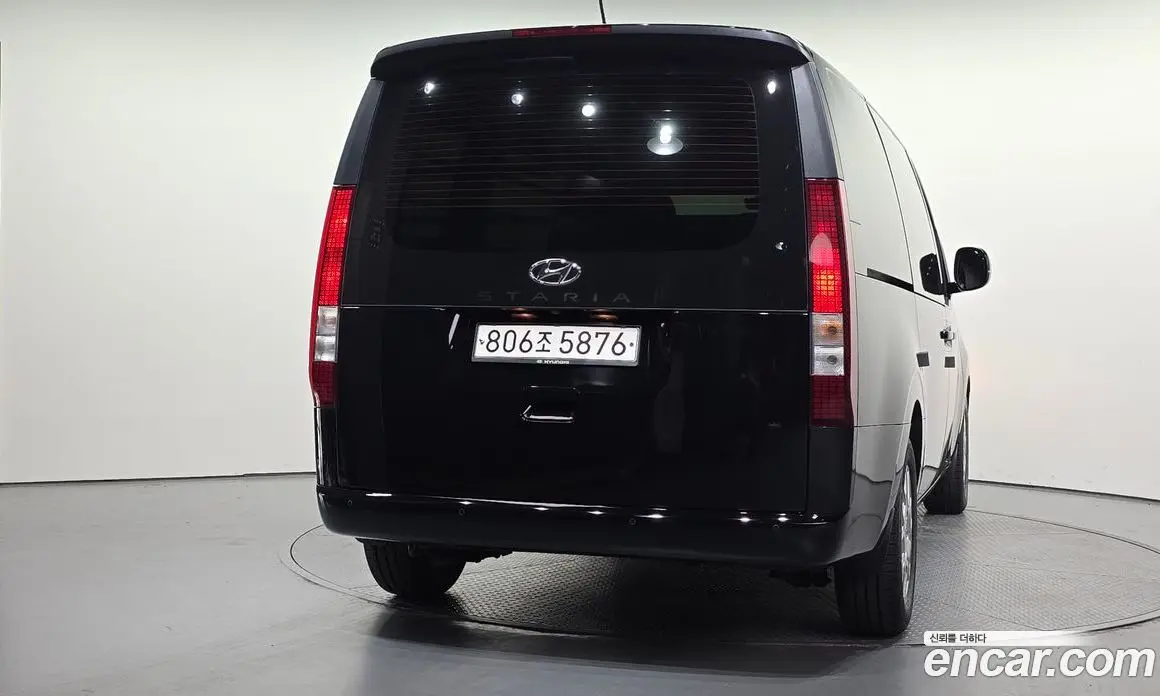 Hyundai Staria 2023 2.2 автомат (гидро), фото 4