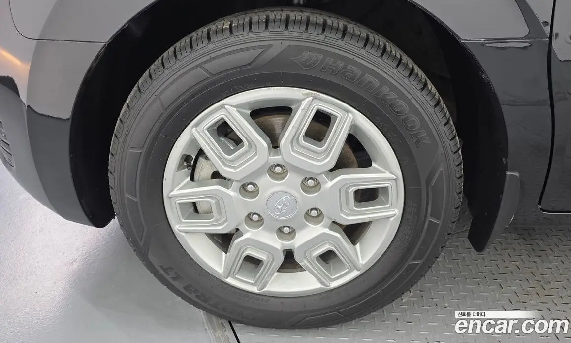Hyundai Staria 2023 2.2 автомат (гидро), фото 5