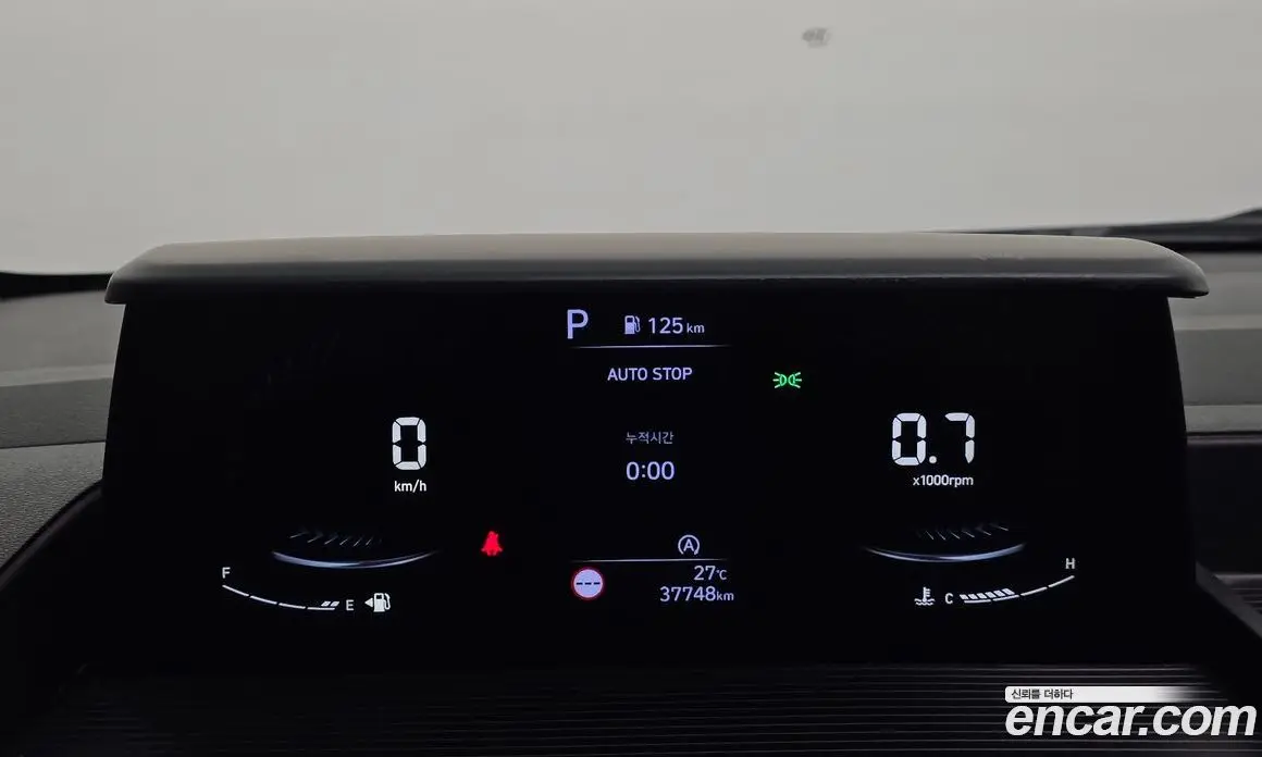 Hyundai Staria 2023 2.2 автомат (гидро), фото 8