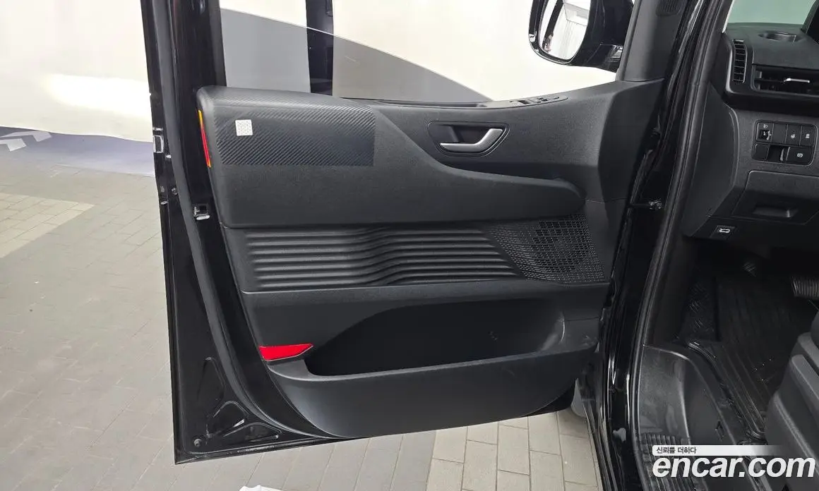 Hyundai Staria 2025 3.5 автомат (гидро), фото 15