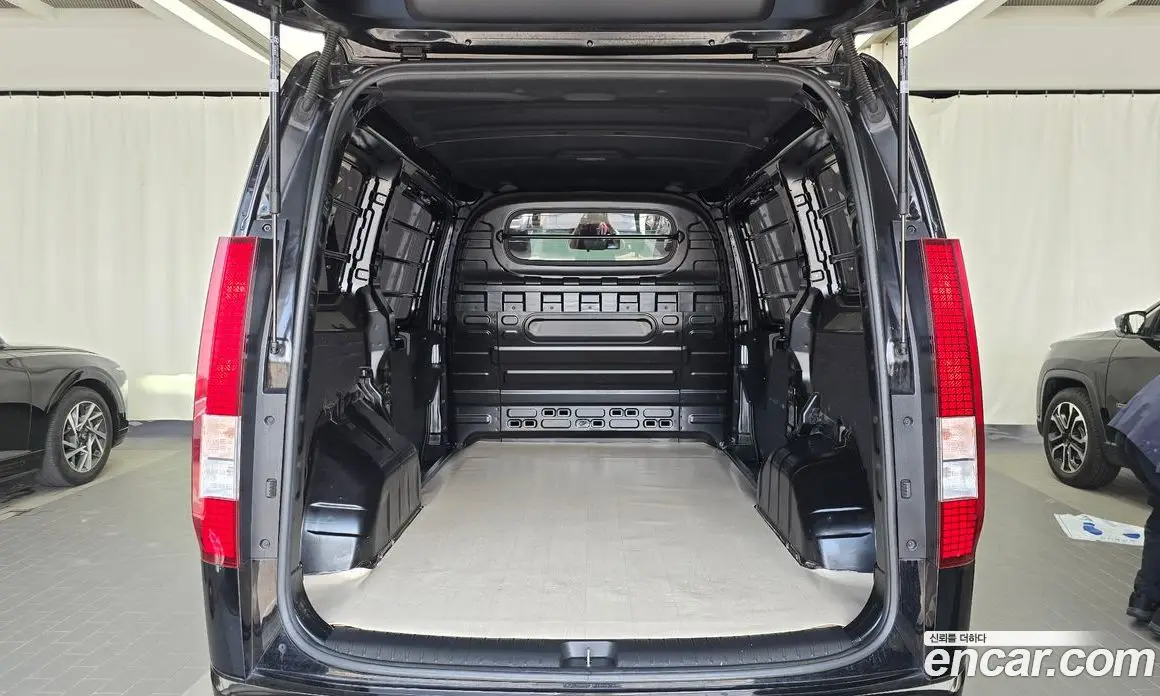 Hyundai Staria 2025 3.5 автомат (гидро), фото 26