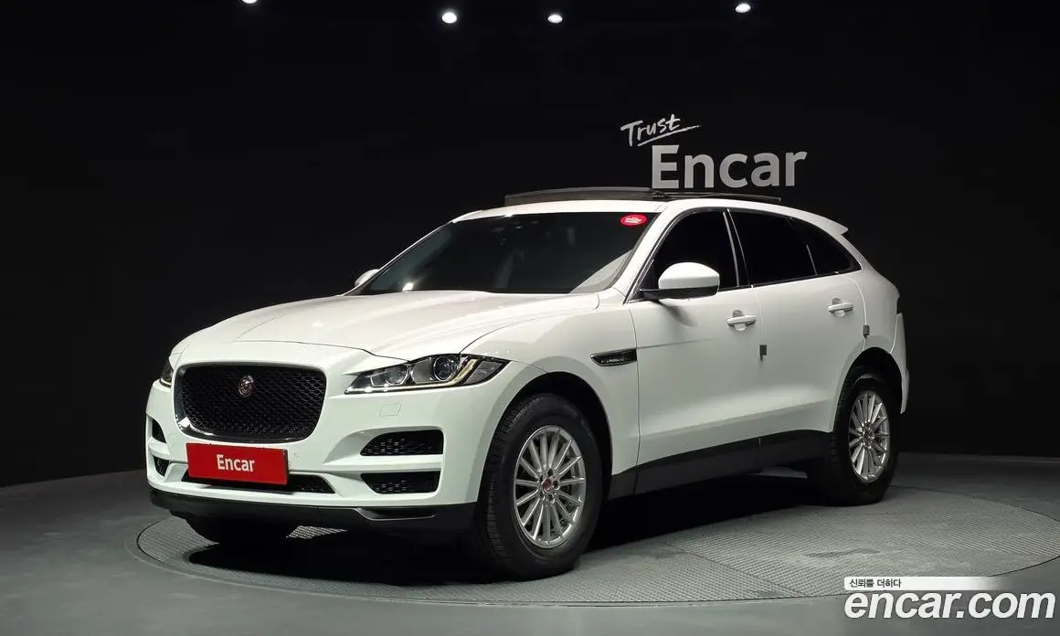 Jaguar F-Pace 2017 2.0 автомат (гидро), фото 1 Jaguar F-Pace 2017 2.0 автомат (гидро), фото 1