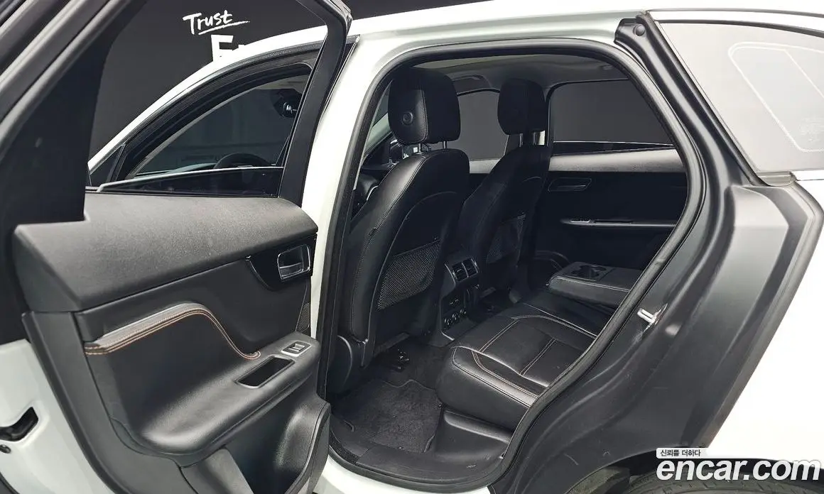 Jaguar F-Pace 2017 2.0 автомат (гидро), фото 17 Jaguar F-Pace 2017 2.0 автомат (гидро), фото 17