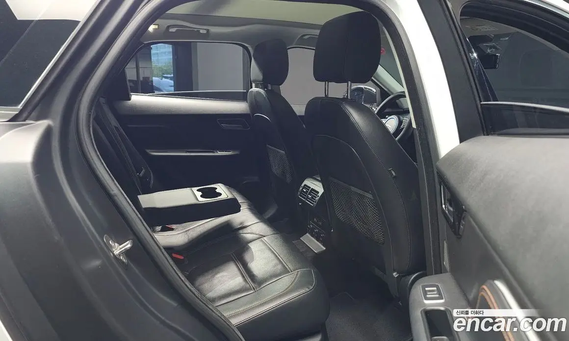 Jaguar F-Pace 2017 2.0 автомат (гидро), фото 18 Jaguar F-Pace 2017 2.0 автомат (гидро), фото 18
