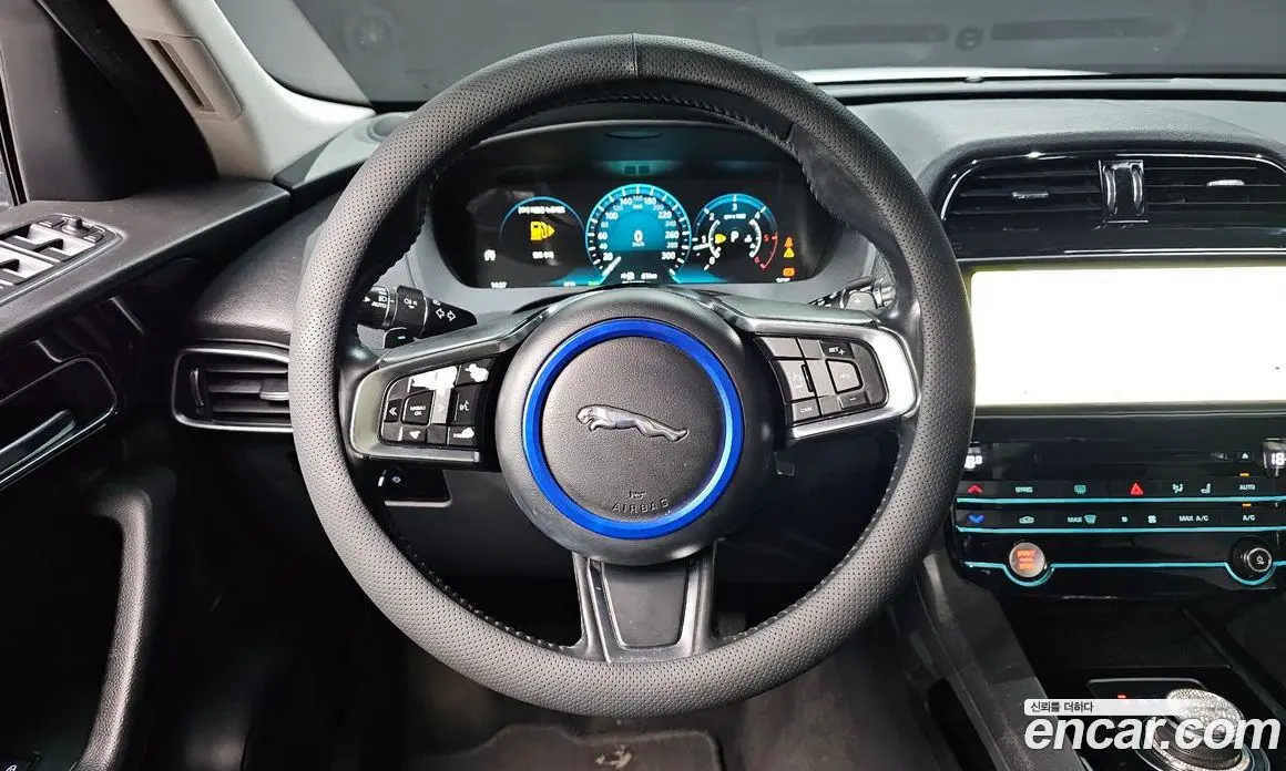 Jaguar F-Pace 2017 2.0 автомат (гидро), фото 19 Jaguar F-Pace 2017 2.0 автомат (гидро), фото 19