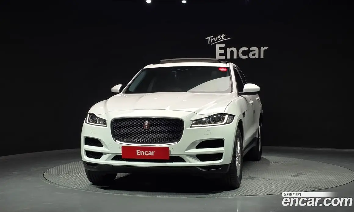 Jaguar F-Pace 2017 2.0 автомат (гидро), фото 3 Jaguar F-Pace 2017 2.0 автомат (гидро), фото 3