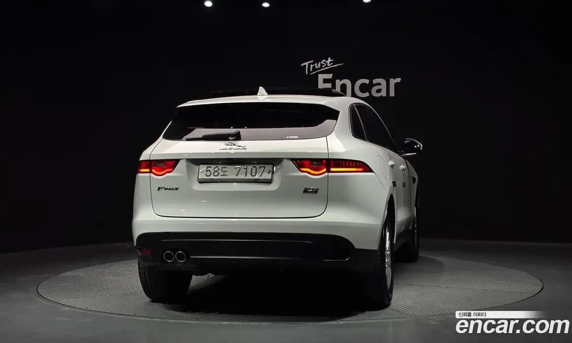 Jaguar F-Pace 2017 2.0 автомат (гидро), фото 4 Jaguar F-Pace 2017 2.0 автомат (гидро), фото 4