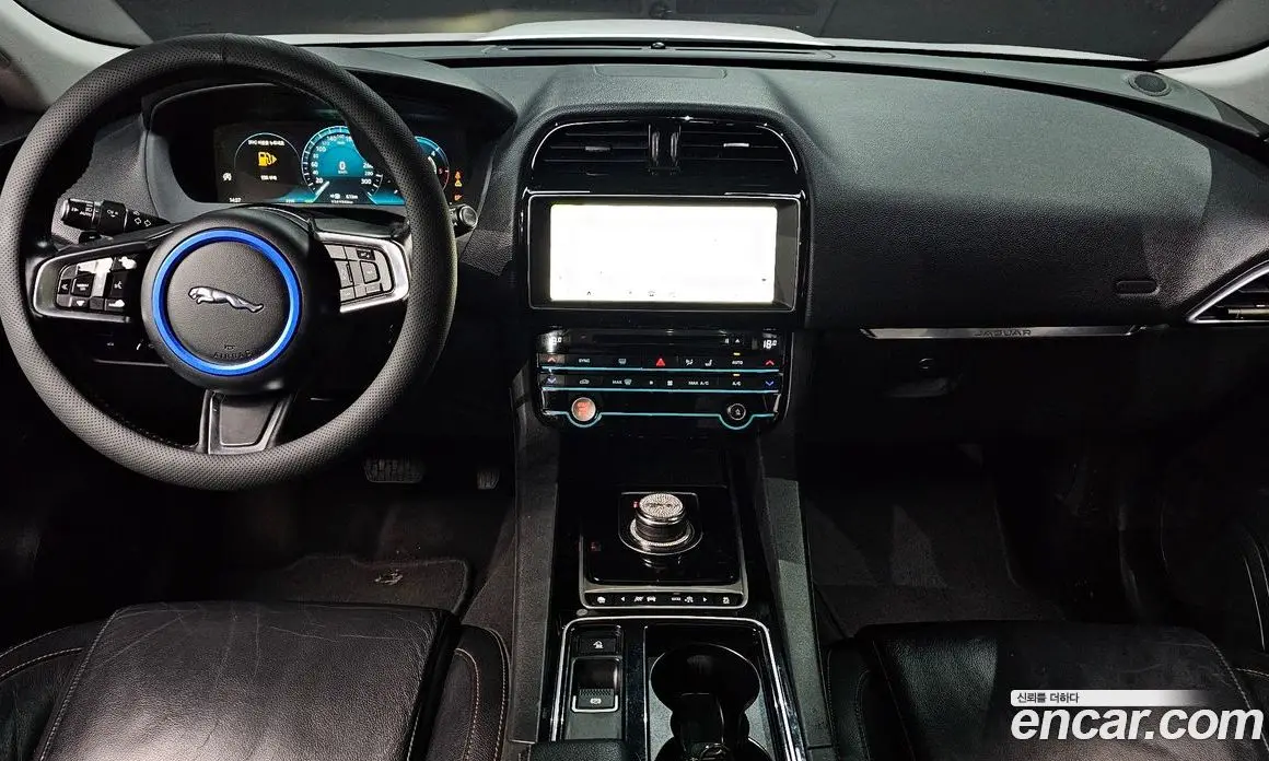 Jaguar F-Pace 2017 2.0 автомат (гидро), фото 10 Jaguar F-Pace 2017 2.0 автомат (гидро), фото 10