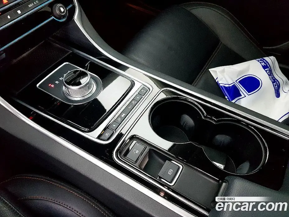 Jaguar XE 2016 2.0 автомат (гидро), фото 13 Jaguar XE 2016 2.0 автомат (гидро), фото 13