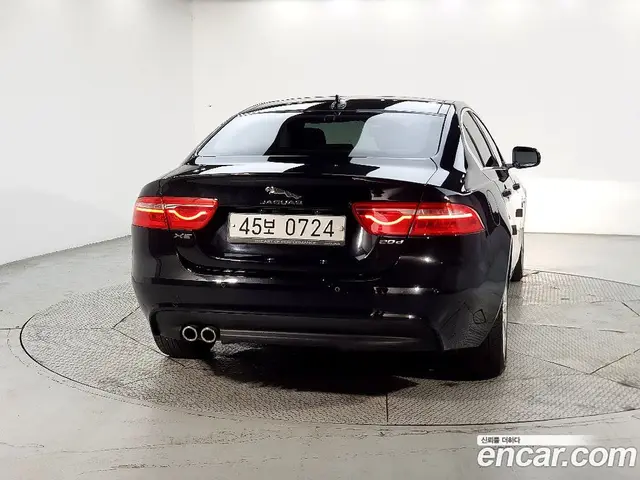 Jaguar XE 2016 2.0 автомат (гидро), миниатюра 3 Jaguar XE 2016 2.0 автомат (гидро), миниатюра 3