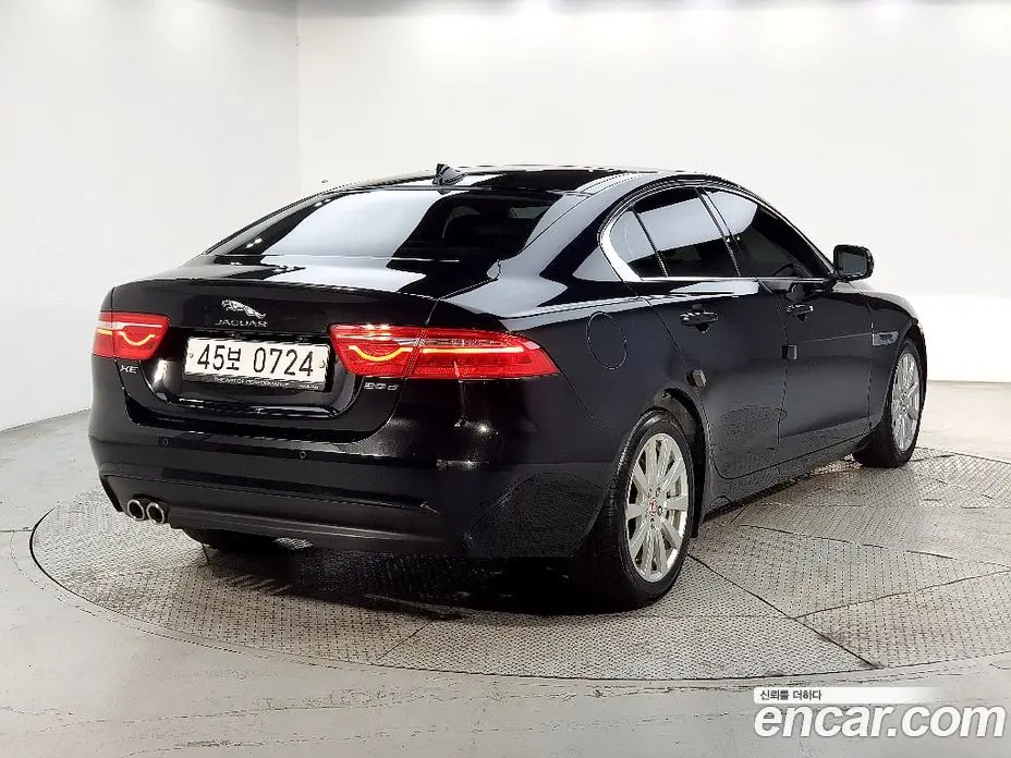 Jaguar XE 2016 2.0 автомат (гидро), фото 4 Jaguar XE 2016 2.0 автомат (гидро), фото 4