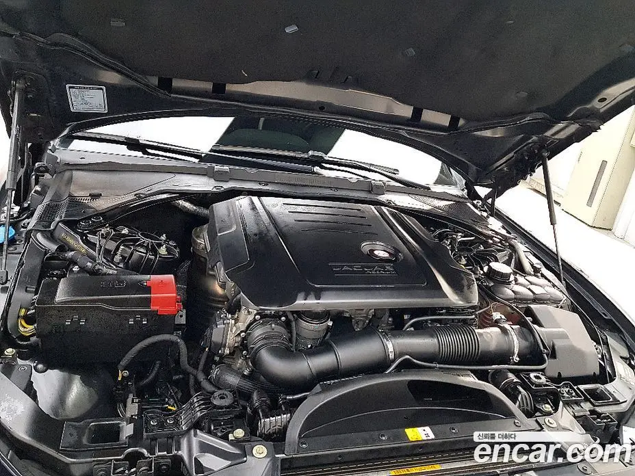 Jaguar XE 2016 2.0 автомат (гидро), фото 6 Jaguar XE 2016 2.0 автомат (гидро), фото 6