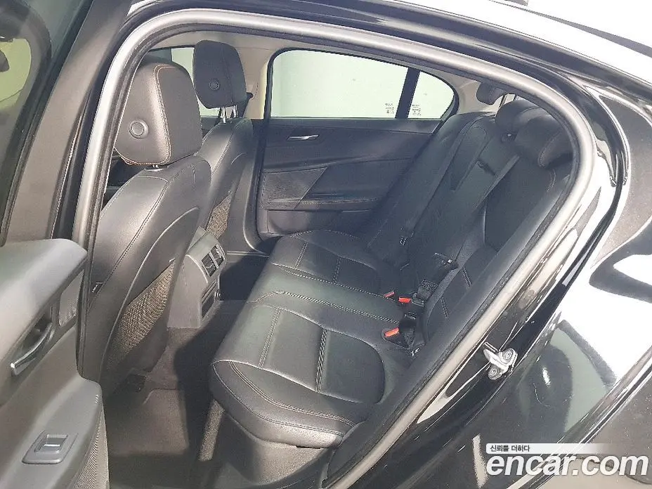 Jaguar XE 2016 2.0 автомат (гидро), фото 9 Jaguar XE 2016 2.0 автомат (гидро), фото 9