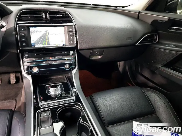 Jaguar XE 2016 2.0 автомат (гидро), миниатюра 10 Jaguar XE 2016 2.0 автомат (гидро), миниатюра 10
