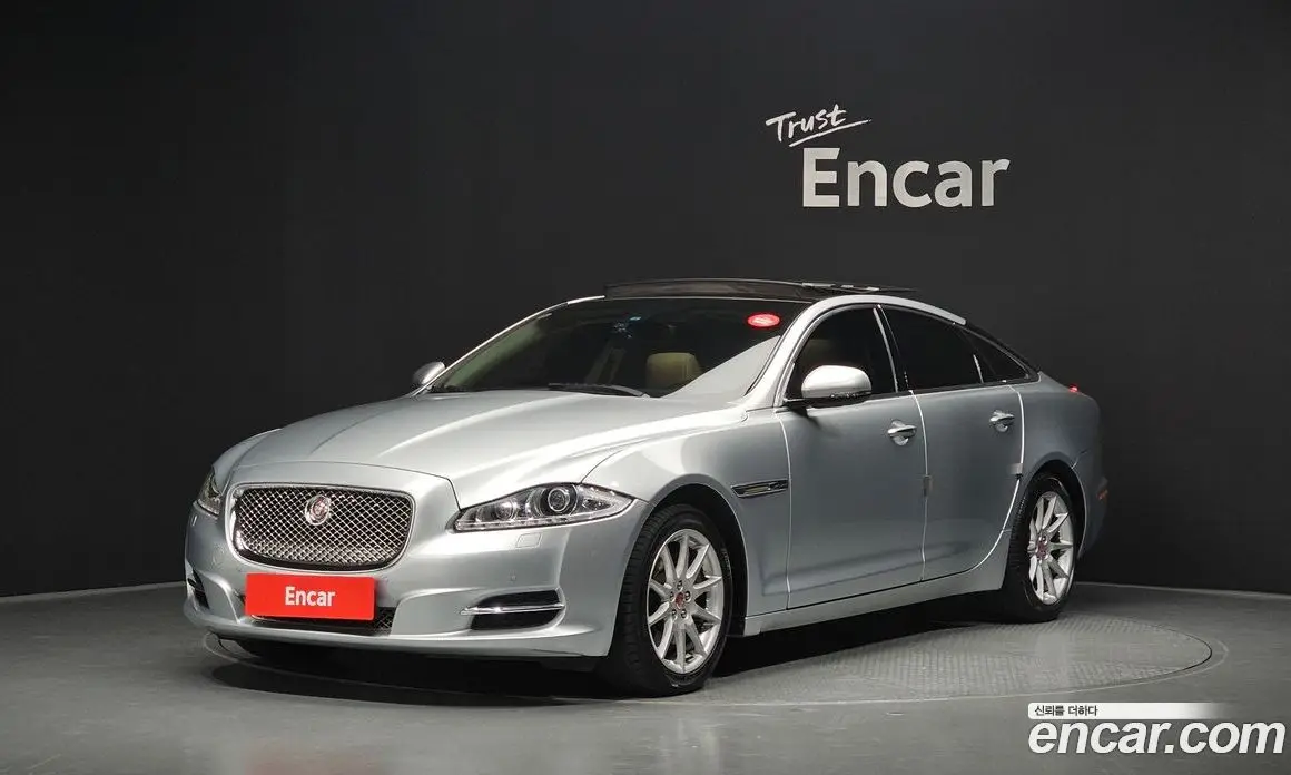 Jaguar XJ 2014 2.0 автомат (гидро), фото 1 Jaguar XJ 2014 2.0 автомат (гидро), фото 1
