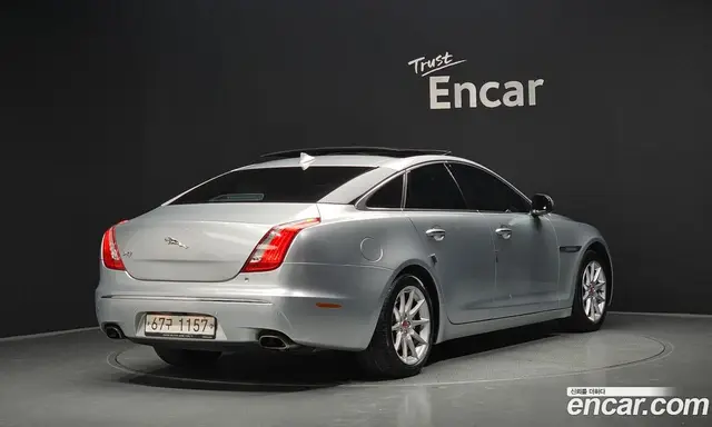 Jaguar XJ 2014 2.0 автомат (гидро), миниатюра 2 Jaguar XJ 2014 2.0 автомат (гидро), миниатюра 2