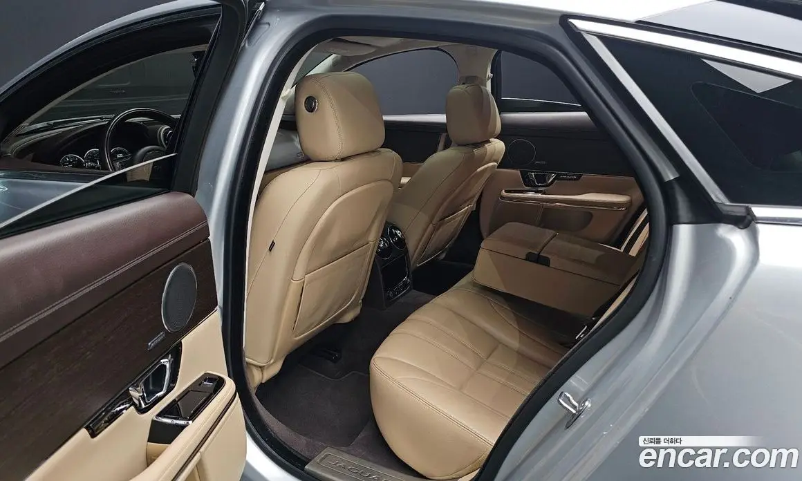 Jaguar XJ 2014 2.0 автомат (гидро), фото 12 Jaguar XJ 2014 2.0 автомат (гидро), фото 12