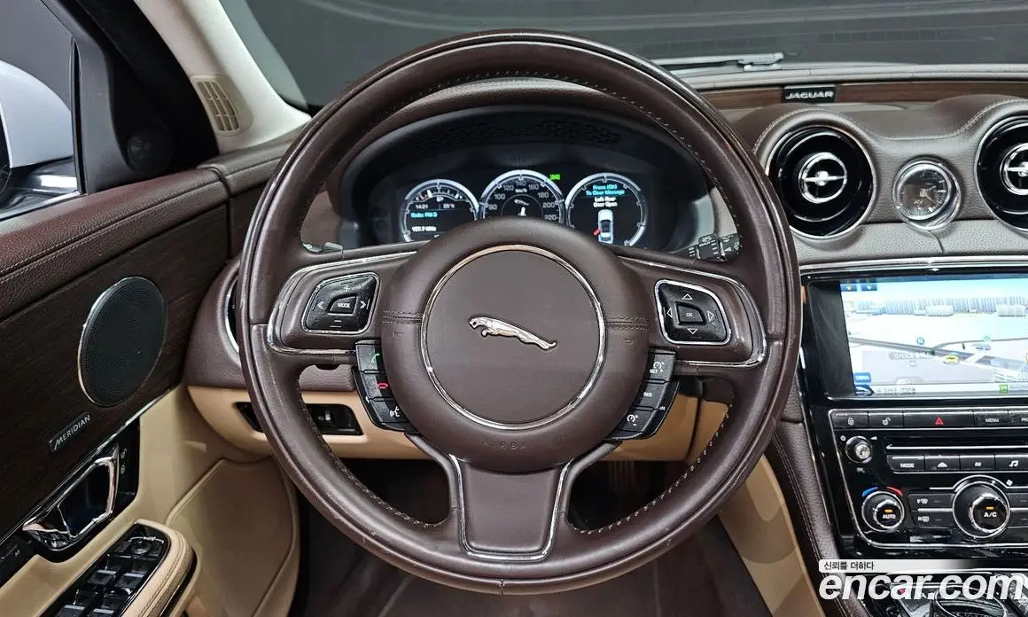 Jaguar XJ 2014 2.0 автомат (гидро), фото 13 Jaguar XJ 2014 2.0 автомат (гидро), фото 13