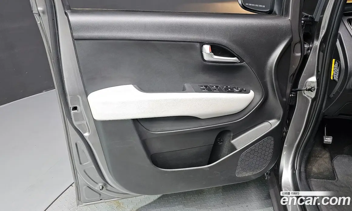 Kia Ray 2023 1.0 автомат (гидро), фото 14