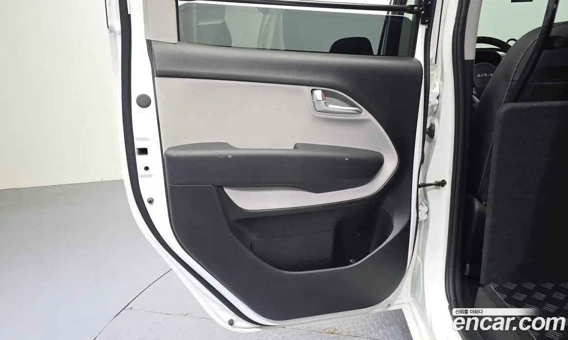 Kia Ray 2023 1.0 автомат (гидро), фото 15