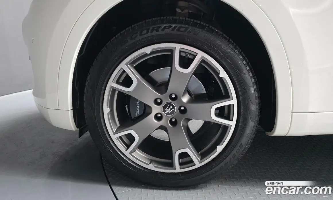 Maserati Levante 2022 2.0 автомат (гидро), фото 5 Maserati Levante 2022 2.0 автомат (гидро), фото 5