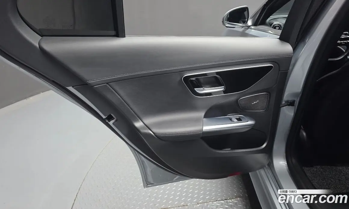 Mercedes-Benz C-Class 2023 2.0 гидро, фото 15