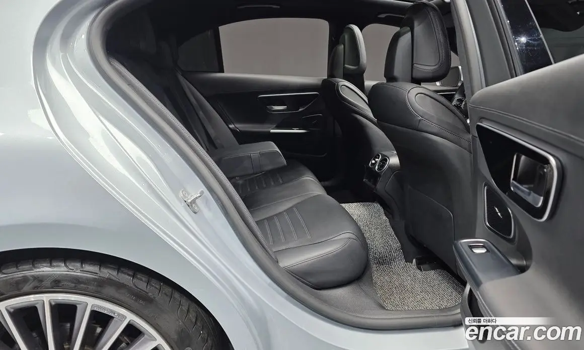 Mercedes-Benz C-Class 2023 2.0 гидро, фото 17