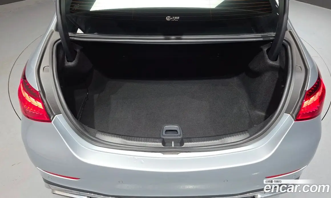 Mercedes-Benz C-Class 2023 2.0 гидро, фото 23