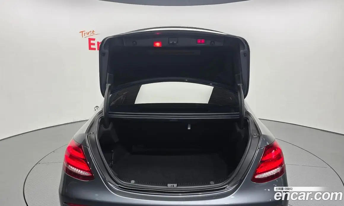 Mercedes-Benz E-Class 2018 1.9 гидро, фото 26 Mercedes-Benz E-Class 2018 1.9 гидро, фото 26